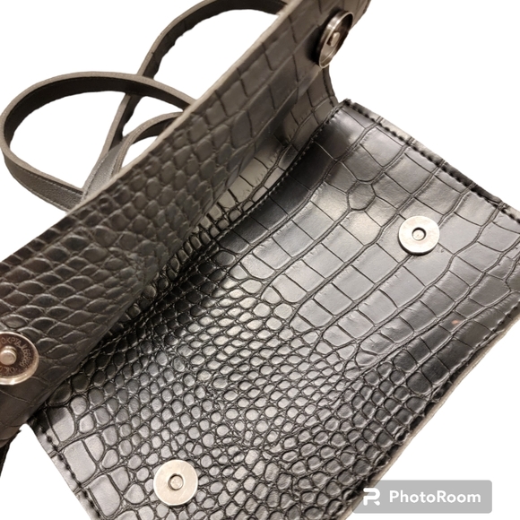 Claudia Canova Y2K Black Crocodile Print Bag with Adjustable Straps - Picture 7 of 9